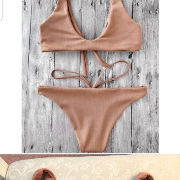 Bikini - Picture 2 of 2